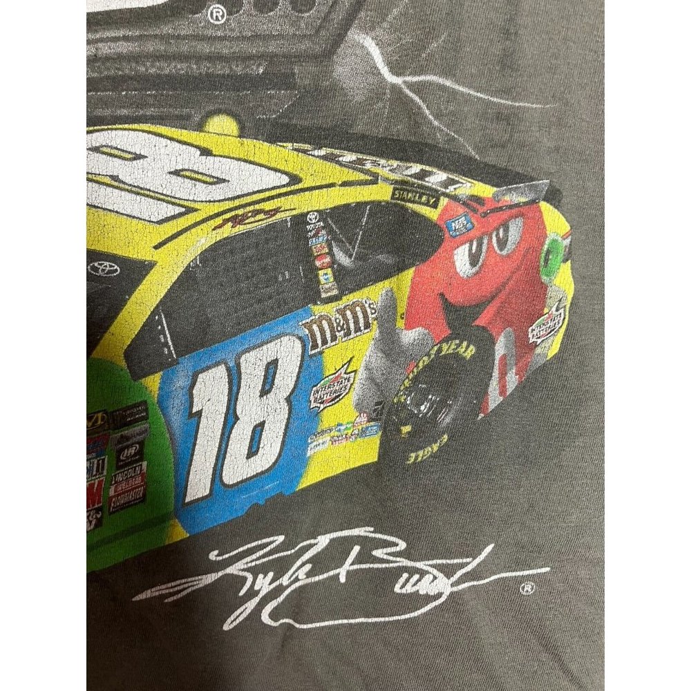 Kyle Busch M&M's Nascar Racing Men's XL Distressed T-Shirt - Picture 3 of 11